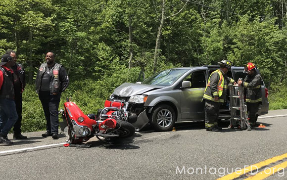 Minivan and Mortorcycle Accident‏